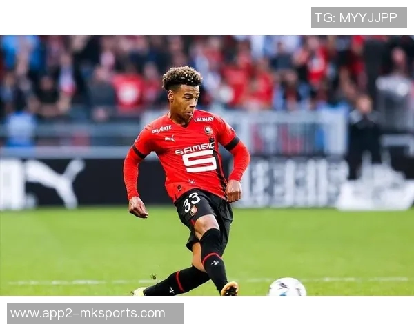 杜埃荣获2025年欧洲金童奖巴黎官方社媒发布祝贺海报