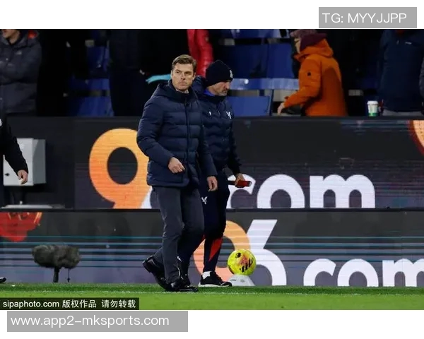 伯恩利英超遭遇七连败深陷降级区距离安全区差距扩大至五分