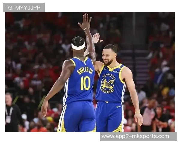 库里第三节狂飙20分助力球队逆转局势重燃胜利希望