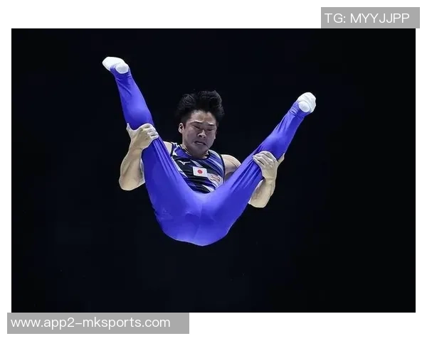 李璇寄语决赛小伙子们希望铭刻心中成为勇气源泉勇往直前 李璇寄语决赛小伙子们希望铭刻心中成为勇气源泉勇往直前