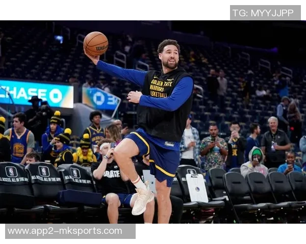 克莱三分火力全开全场9投6中贡献18分助力球队胜利 克莱三分火力全开全场9投6中贡献18分助力球队胜利